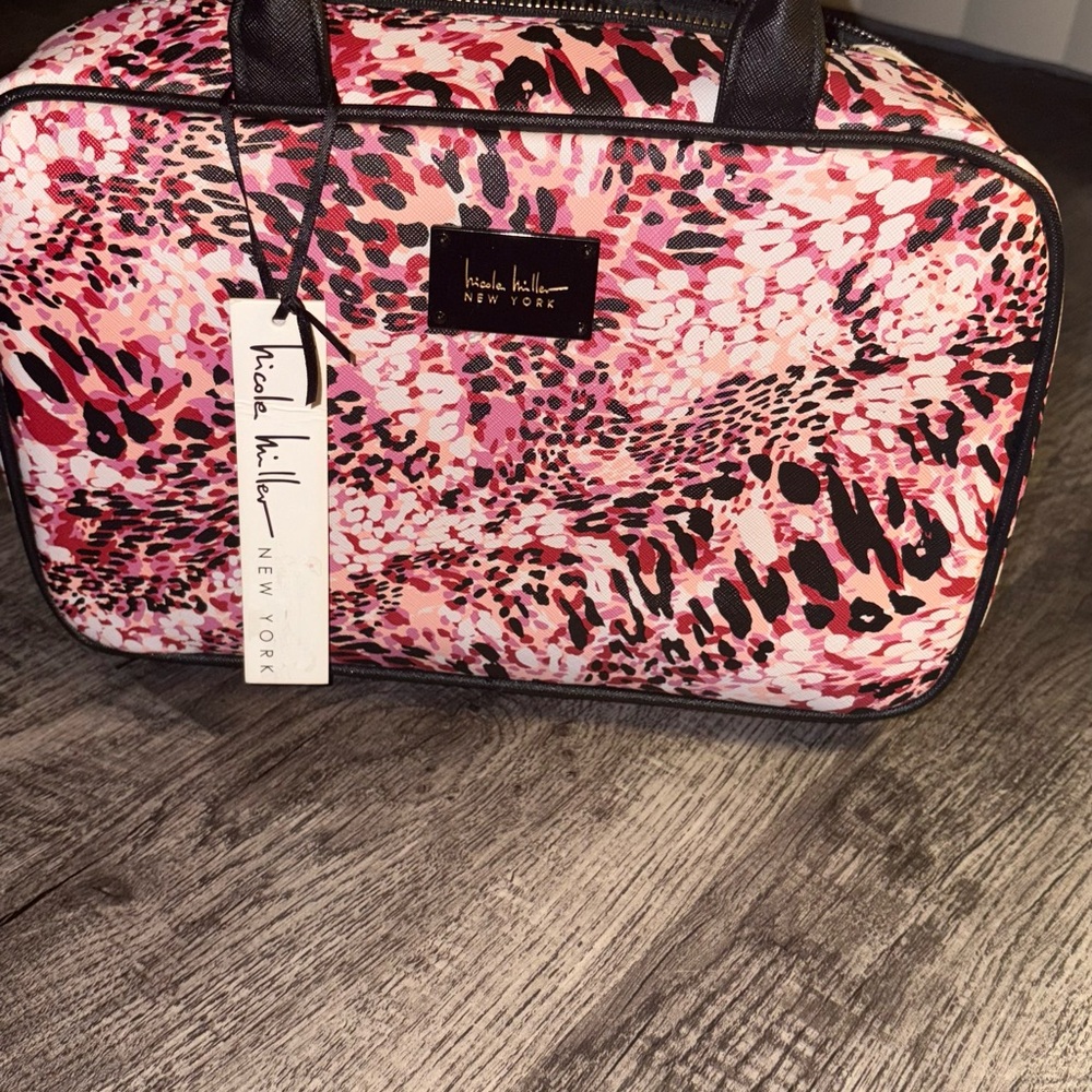 NWT Nicole Miller Pink and Black Cosmetic Vibrant zipped around cosmetic bag